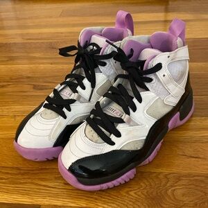 Jordan Women’s Purple and White Sneakers Size 5.5